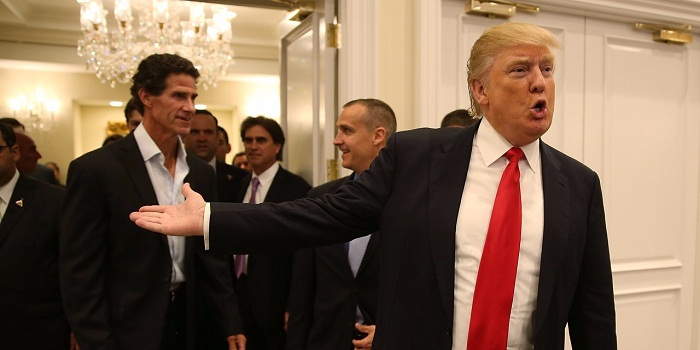Etats-Unis: violences après l`annulation d`un meeting de Donald Trump à Chicago
